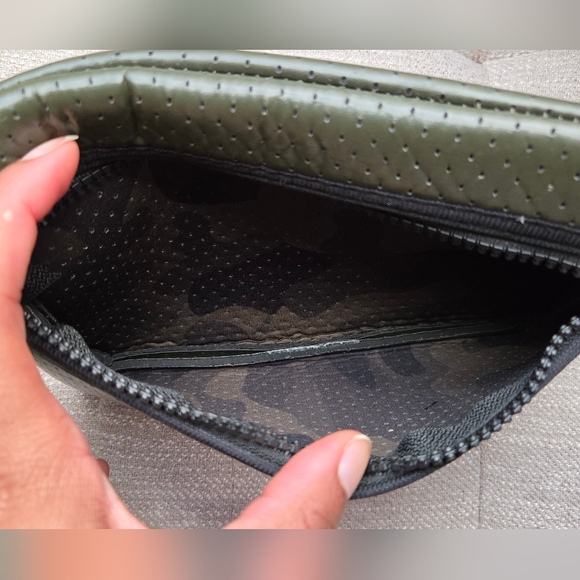 HAUTE SHORE | Neoprene Green Tote Bag & Wrislet Bundle - Picture 7 of 9